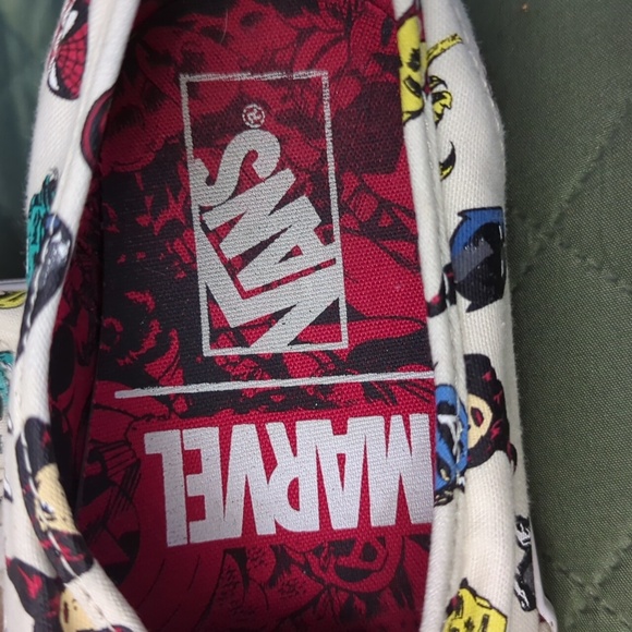 Vans White Sneakers with Marvel Character Prints - Picture 5 of 5